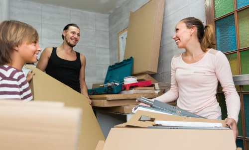 Removal team assessing a moving job for a property in Todenmark